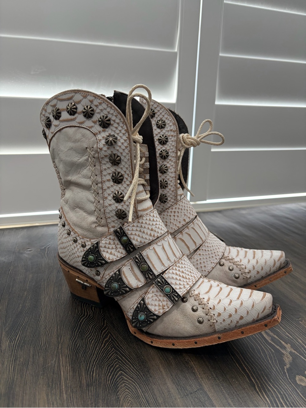 Lane SHOWDOWN Women's Boots Beige Western Cowgirl Lace-up
Booties size 7 1/2